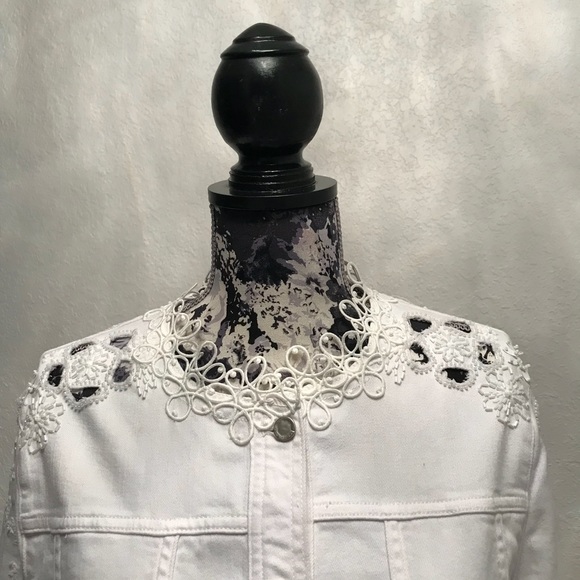 Ellie Tahari White Jean Jacket with appliqués - Picture 2 of 7